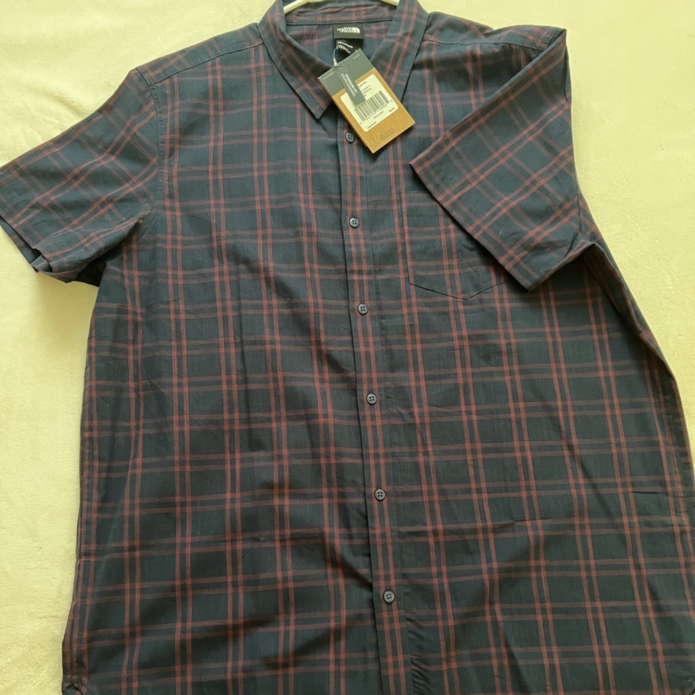 Men’s North Face Short Sleeve Button Up